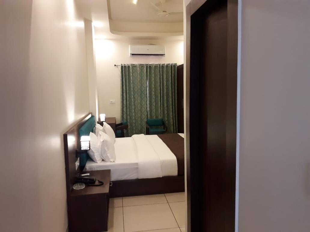 Hotel Paradise Inn Udaipur Exteriör bild